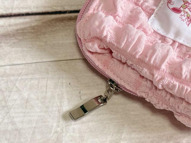 ファスナーで開閉する仕様