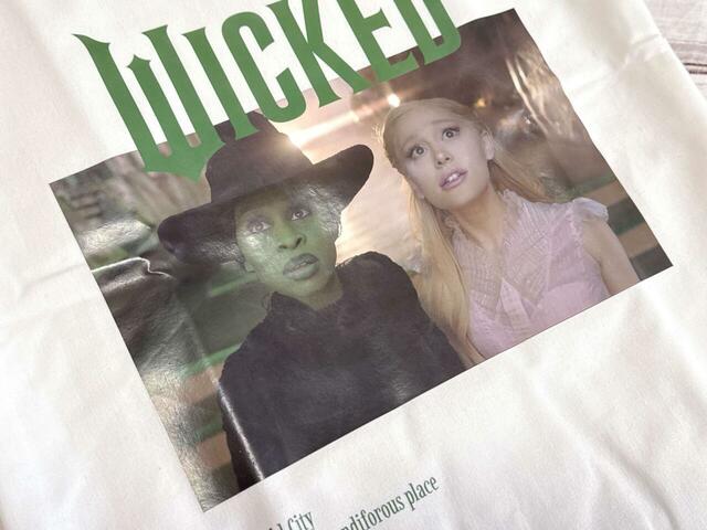 劇中のシーンがそのままプリントされた、映画の世界観あるデザイン！