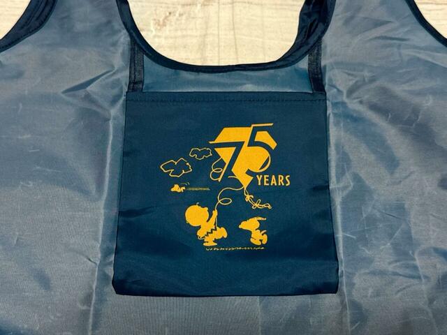 【レタスクラブ2025年12月増刊号付録 SNOOPY でかエコバッグ】便利な内ポケット付き。約縦19×横15cmで、スマホやフラグメントケースを入れるのにぴったり◎