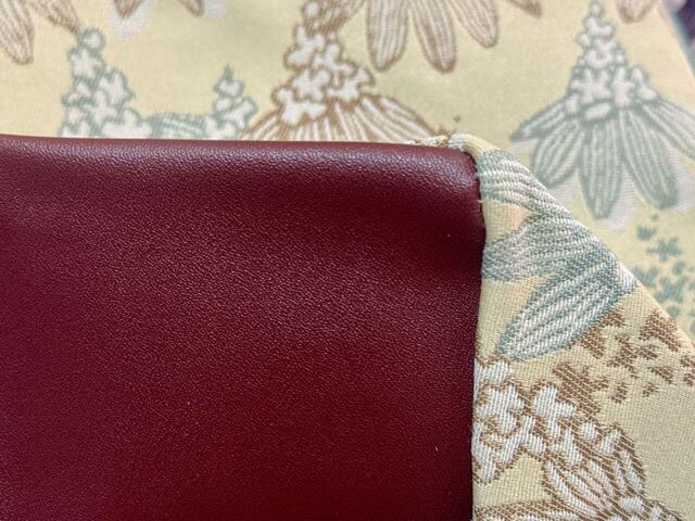 高級感のあるレザー調の生地がGood!