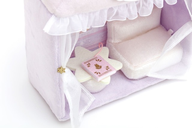 【すみっコぐらし】「うさぎマイスタールーム」には本型のフェルトマスコット付き