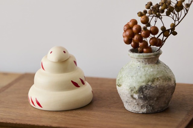 【中川政七商店】「干支こけし 巳」6,050円／職人技によるシンプルな線と形、色使いが特徴の干支こけし