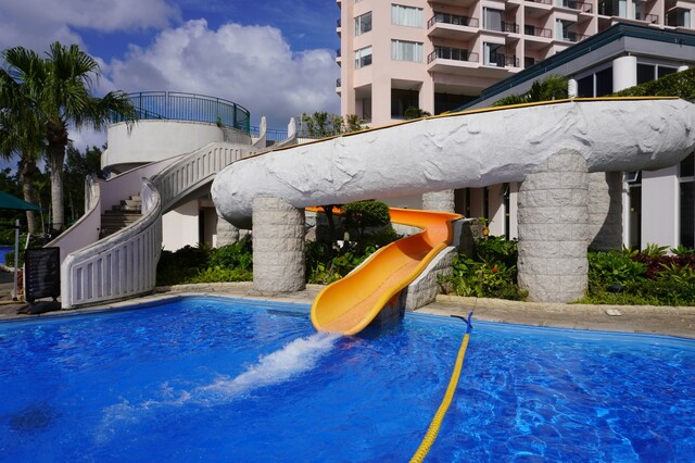 【オリエンタルホテル 沖縄リゾート&スパ】ガーデンプール