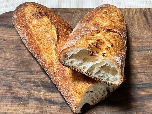 【BAKER Aoyagi】マルシャン ド ヴァン。購入した翌日、軽く焼いてバターをぬったが、おいしかった