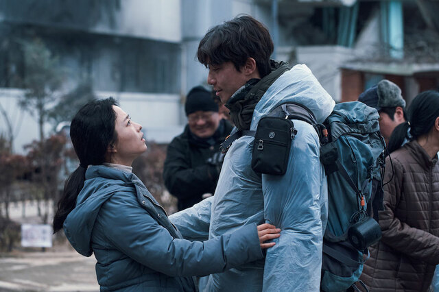 『コンクリート・ユートピア』ミンソン（パク・ソジュン）とミョンファ