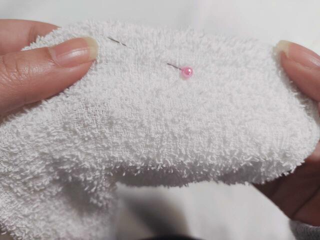 縫う前に、まち針を通しておくと縫いやすい