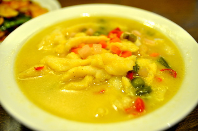 京華樓「激辛コース」／泡菜魚片（白身魚と四川風漬物の酸辣煮込み）