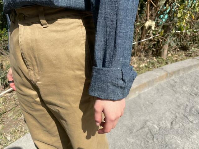 【ワークマン コットンスラブシャンブレー長袖シャツ】2回折るとこんな感じになります