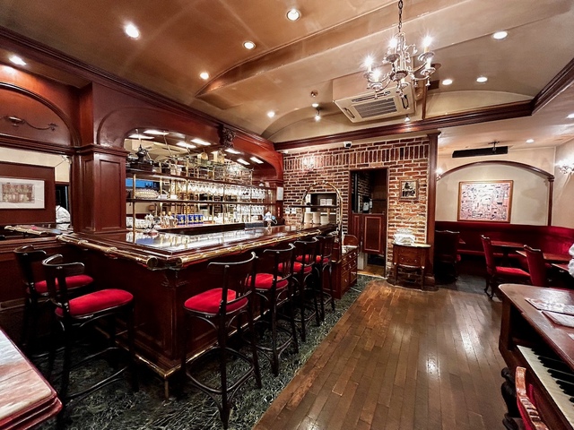 【トリコロール本店】１階客席。モーニングが人気で時間帯によっては待たされることもあります