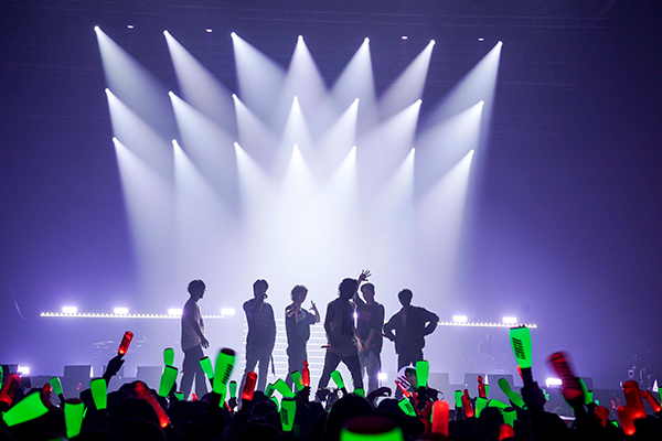 iKON　撮影：上飯坂一