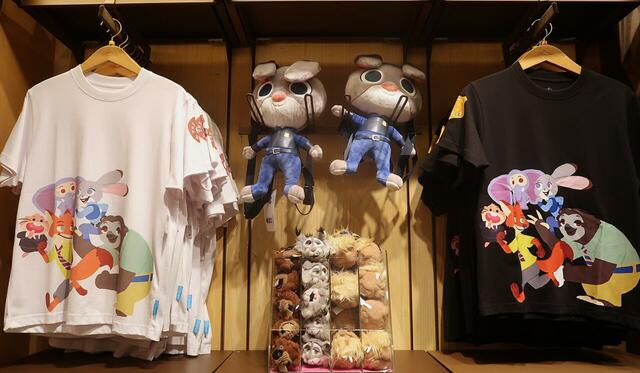 香港ディズニーランド グッズ ズートピアのTシャツなど