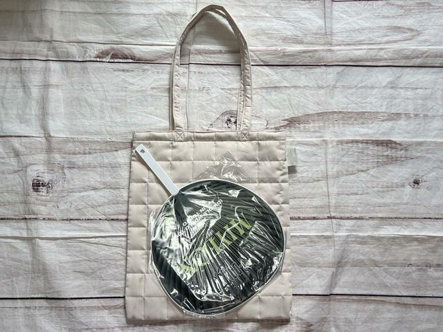 応援うちわが入るサイズなため、推し活にもぴったり