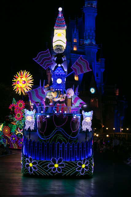 ザ・ムーン（1）｜新「東京ディズニーランド・エレクトリカルパレード・ドリームライツ」（2015年7月リニューアル）撮影 / YOSHI 