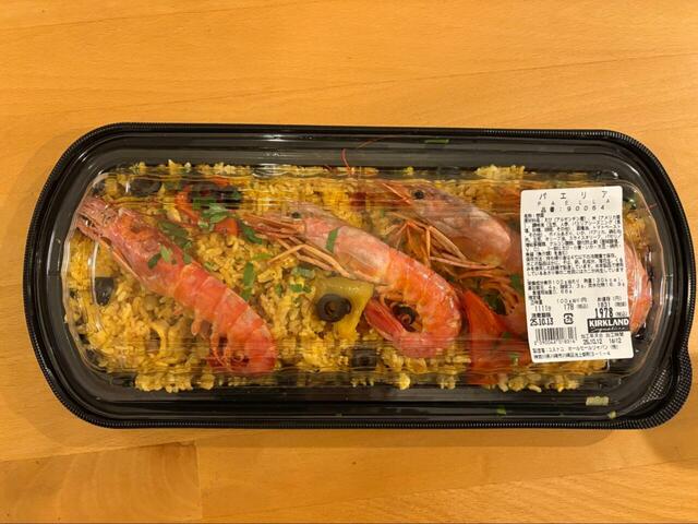 【コストコ パエリア】大きなエビが3尾のった華やかなパエリア!食卓が一気にレストラン気分です◎