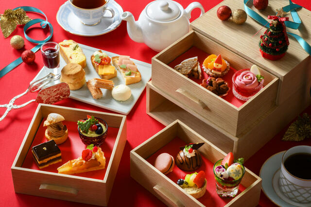 「クリスマスアフタヌーンティー」＜期間：2024年11月1日〜12月31日＞【Xmasスイーツが入った“贅沢オリジナルボックス”でティータイム♪「クリスマスアフタヌーンティー」開催】