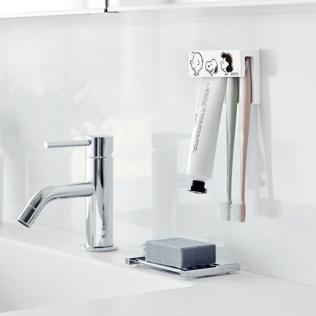 【PLAZA】「山崎実業 tower タワー スヌーピー PEANUTS 歯ブラシ＆チューブホルダー」1,540円／コラボで生まれた超便利な歯ブラシチューブホルダー