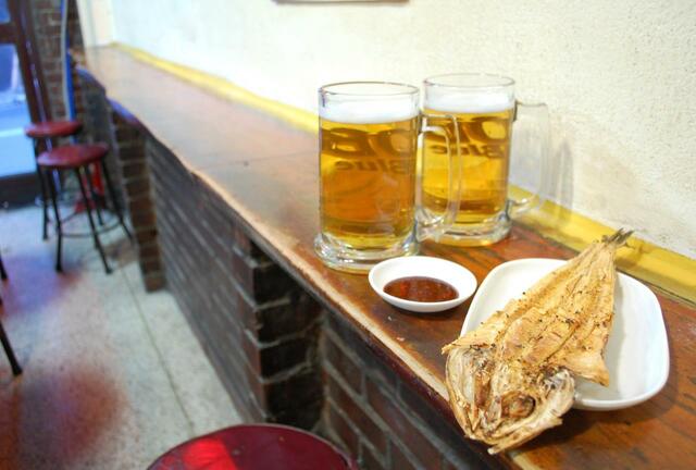 干し鱈をあぶったものがこの乙支路３街ビアホール街の基本のつまみだった