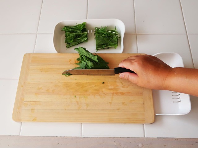 【まな板キャッチャー】切った食材をそのままスライドさせるだけ