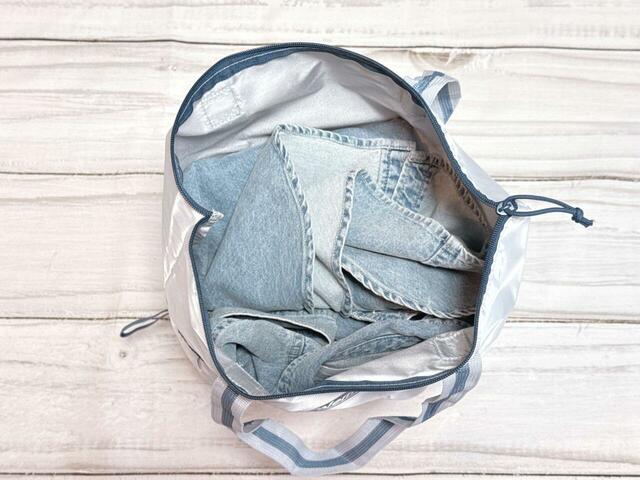 【Coleman付録：撥水加工バッグ】1泊旅行の際の着替え・コスメ類以外に羽織りものも収納できました！