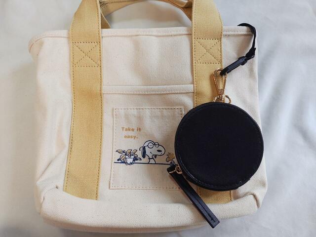 キーホルダーなどをかけて、前に垂らしてもかわいい