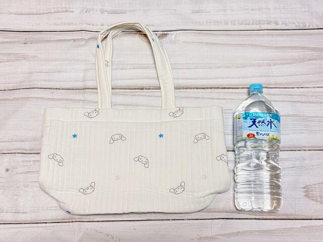 サイズは約高さ30×幅48×マチ16cm