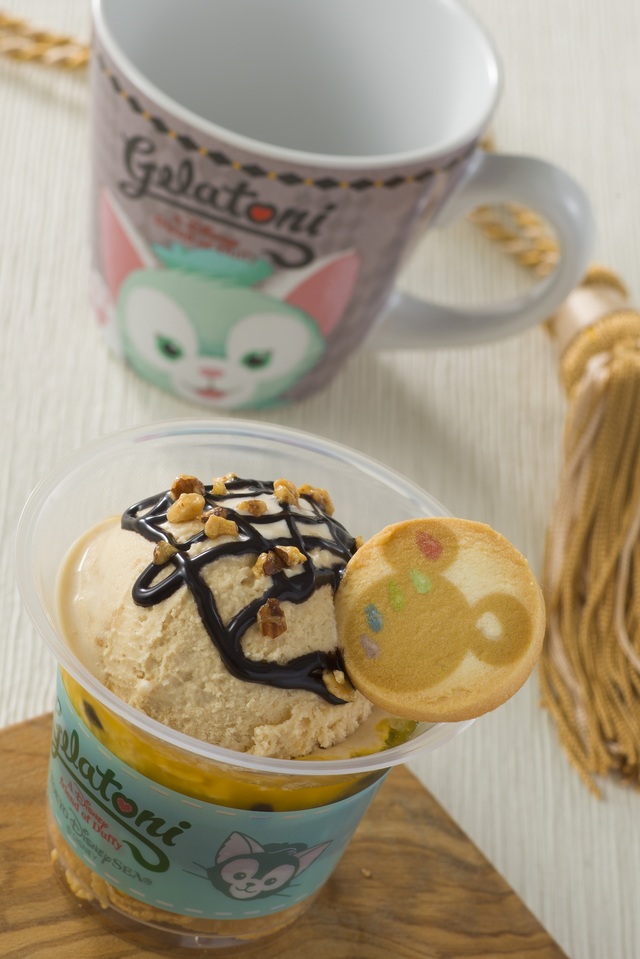 キャラメルジェラート & チョコレートムース、スーベニアカップ付き ¥920｜販売店舗：ゴンドリエ・スナック