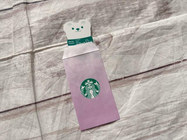 封筒から取り出すとオコジョがちょこんと顔を覗かせているような雰囲気に♪