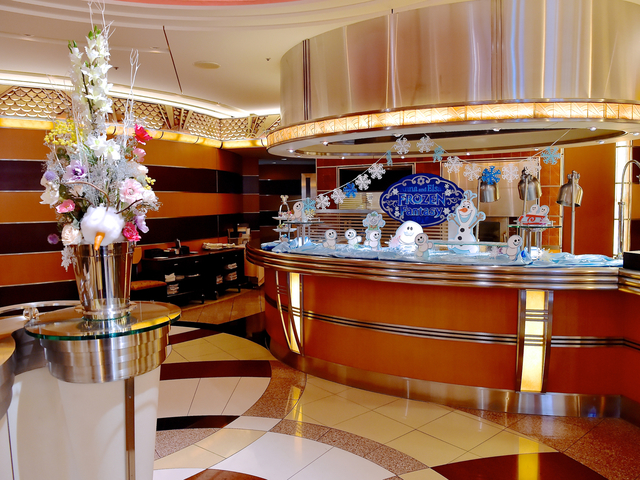 「エンパイア・グリル」店内｜ディズニーアンバサダーホテル 2016年「アナとエルサのフローズンファンタジー」