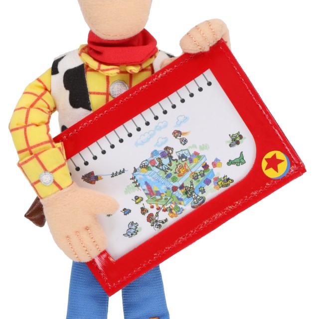 ぬいぐるみバッジ 2,500円｜サイズ：高さ約28cm｜販売店舗：東京ディズニーリゾート・トイ・ストーリーホテル内ディズニーショップ「ギフト・プラネット」