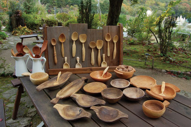 全国でグリーンウッドワークの講座も開催。店舗でも不定期にワークショップを実施｜cafe soto