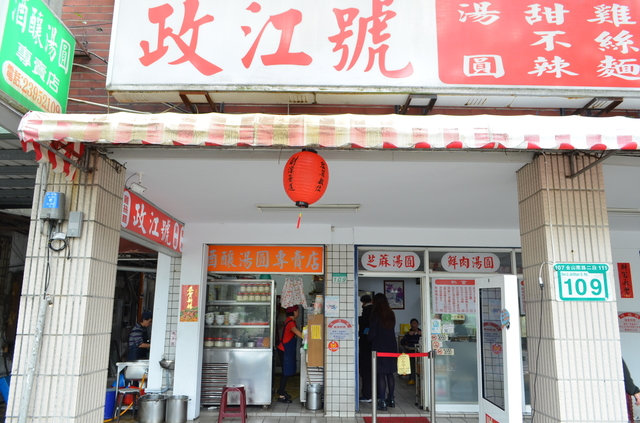 スイーツと軽食が同時に楽しめる台北の老舗「政江號」は、家族連れにも人気