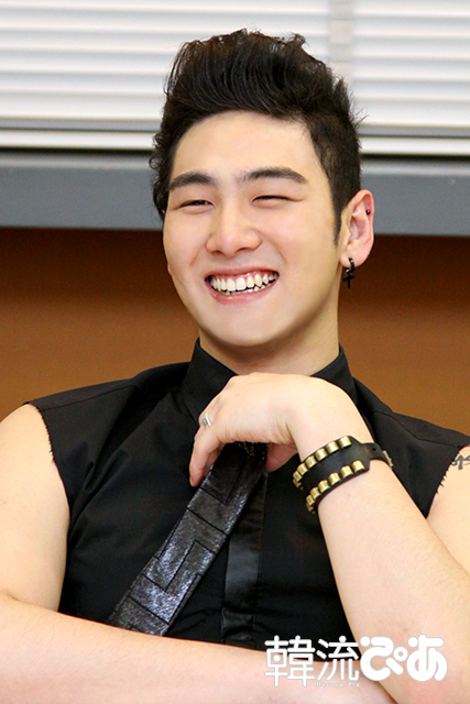 NU'ESTベクホ　「韓流ぴあ」取材の様子