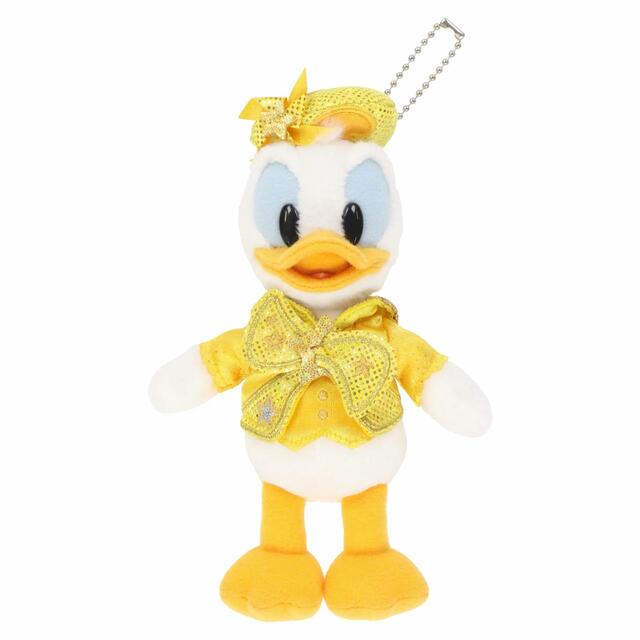 ぬいぐるみバッジ 2,600円｜サイズ：高さ約16cm｜東京ディズニーリゾート40周年“ドリームゴーラウンド”スペシャルグッズ｜発売日：2023年4月10日（月）｜販売店舗：東京ディズニーランド「グランドエンポーリアム」、東京ディズニーシー「エンポーリオ」