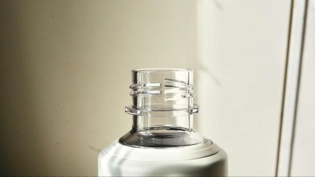 【無印良品　炭酸にも使える保冷ボトル】サイズは（約）幅7.6×奥行7.6×高さ25cmです