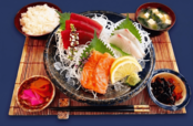 「刺身3種盛り定食」<価格:1,680円(税込)>【“刺身食べ放題”で話題の『漁港食堂 秦野店』がリニューアルオープン!海鮮丼・定食・海鮮だし茶漬けなど、さらにメニューが充実!】