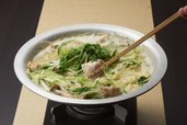 自慢の水炊き鍋“0”円食べ放題
