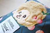 【「モンチッチ×kippis コスメ&ガジェットポーチ」(宝島社)】ふわふわ感がたまりません…!