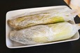 【とうもろこしの冷凍保存方法】粗熱を取ったら皮をむきます