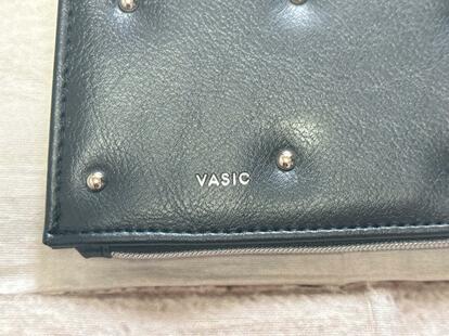 VASIC ポーチ このポーチ何に使う？完売続出中の『STORY』12月号増刊付録の