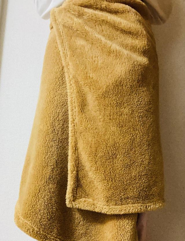 【GU　マシュマロフィール4WAYブランケット（キャット）＋E】腰に巻いて冷え対策もばっちり！