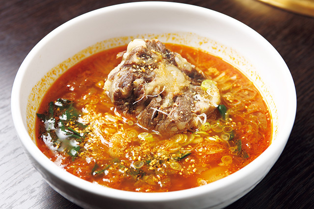 焼肉 あわ座　「テールスープ」950円 黒毛和牛のテールを2日間かけて仕込んだ一品。テールの旨みと煮込んだ野菜の甘さが口の中で渾然一体に