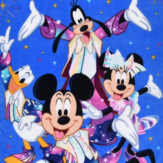 ミッキー＆フレンズ バスタオル Disneyland Paris 30th Family 2,860円