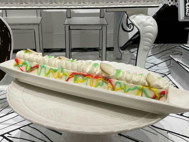 【ヒルトン東京 絵本の国のアリス スイーツビュッフェ】「青虫さんが3Dになっちゃった」