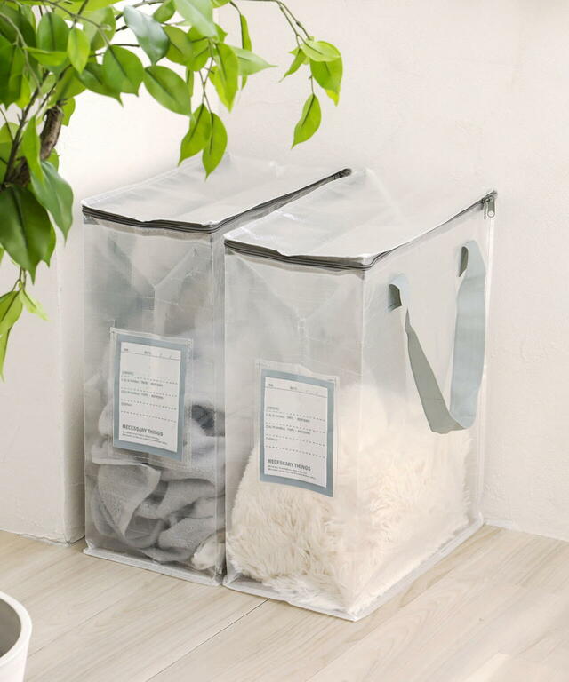 【3COINS×新生活おすすめグッズ】「クリアボックスバッグL縦」330円（税込）サイズ展開も豊富です