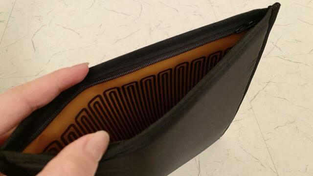 【アイリスオーヤマ　低温調理器ポケットシェフ】チャックを開けた内部