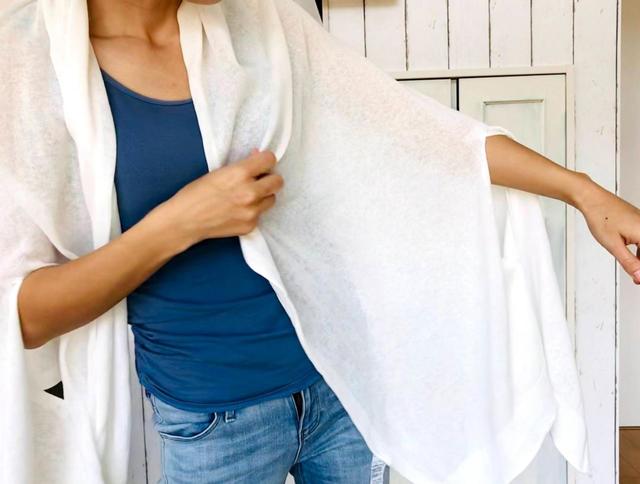 【無印良品　手通しケープストール】涼しい生地感でムレも気になりません