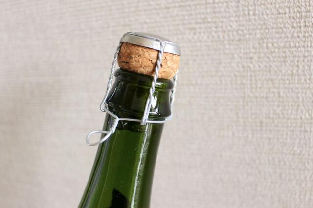 【ロピア　スパークリングレッドグレープジュース　750ml：379円】栓はコルクになっています