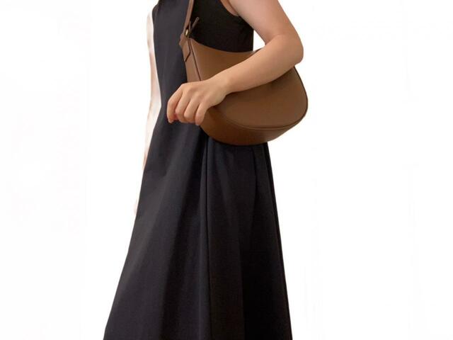 【ユニクロ レザータッチワンハンドルバッグ】ベルトは最短で55cmです