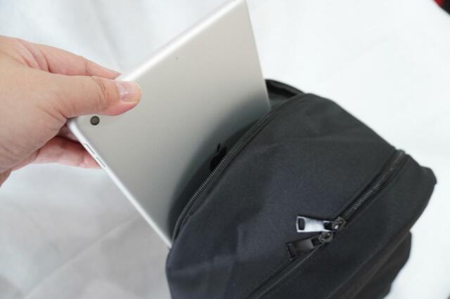 タブレット端末が入るポケット