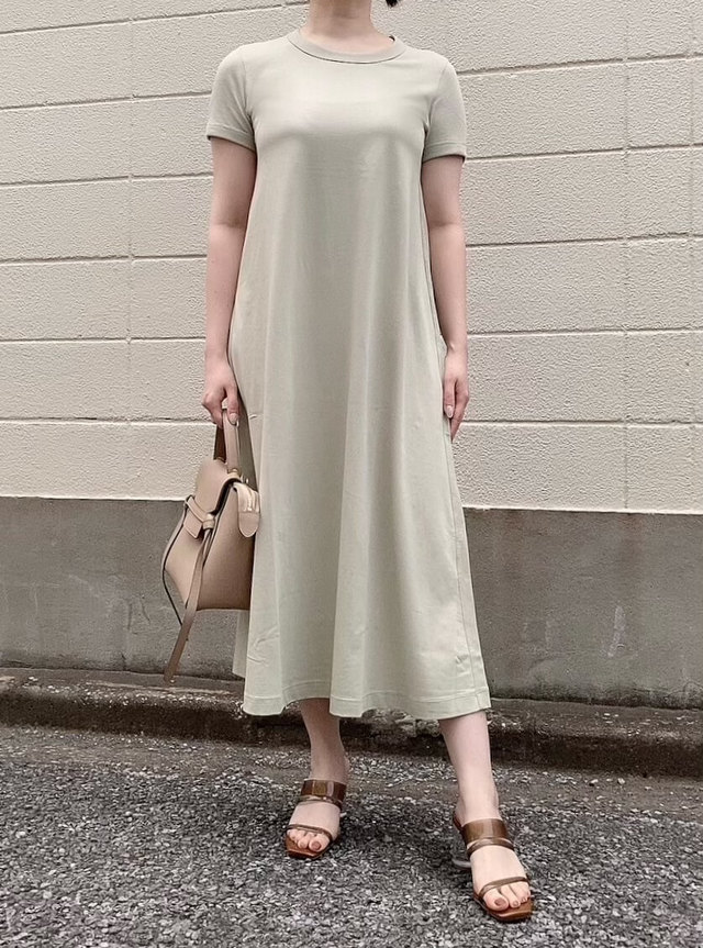 【UNIQLO（ユニクロ）】エアリズムコットンAラインロングワンピース（半袖）ライトグリーン　Sサイズ着用